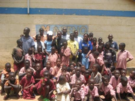 Schüler und Lehrer in Maseno
